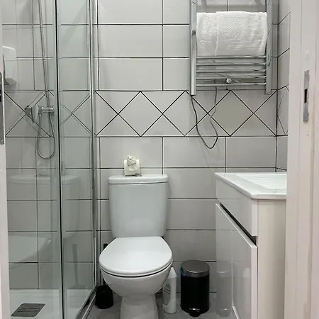 דירה 1 Bed-flat 150 Metros From *